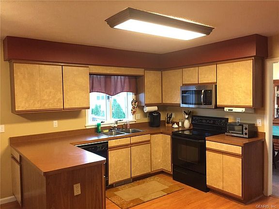 5th image of 1124 Squire Ln