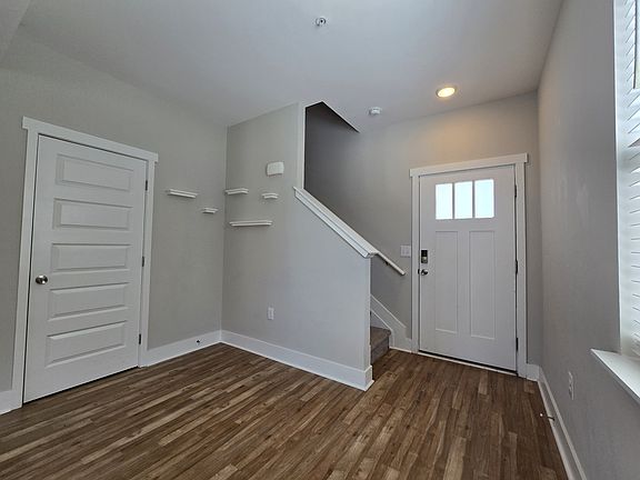 4th image of 6006 Hillside Ln #1