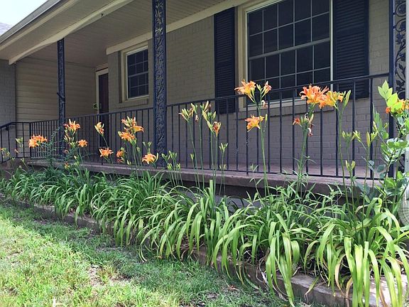 Landscaped, large front porch