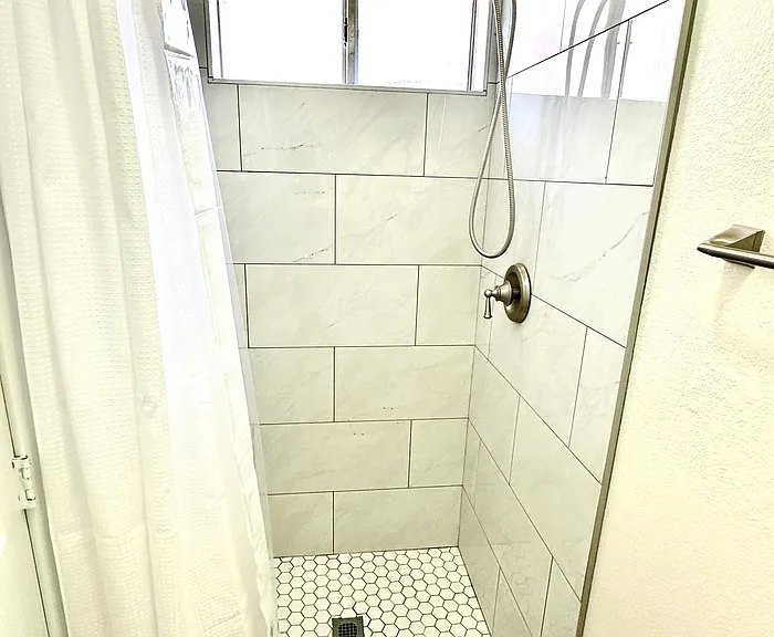 146 W Ivyglen St — Photo 20