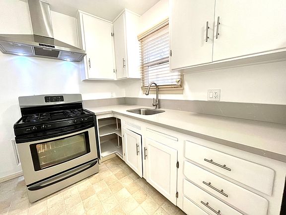 2nd image of 4334 1/2 Oak Dr