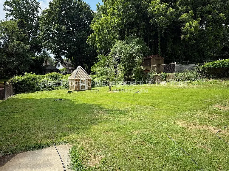 828 Circle Dr — Photo 5