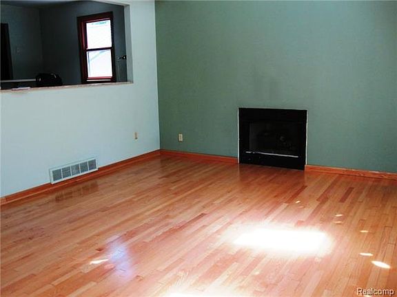 2nd image of 21244 Parker St