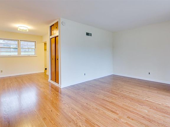4th image of 4407 Mohegan Dr