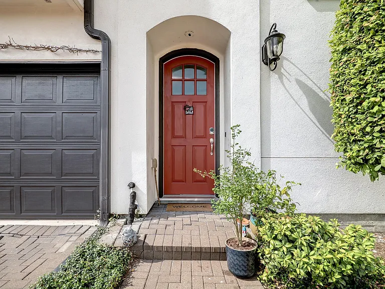 8932 Lakeshore Bend Dr — Photo 2