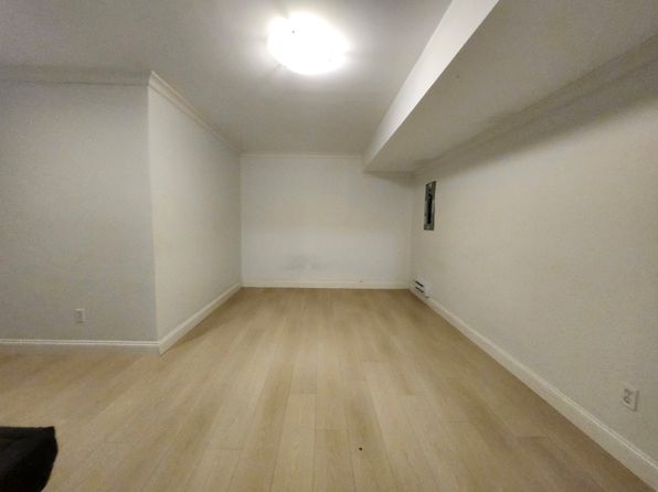 2 bedroom rental in Surrey — photo 7