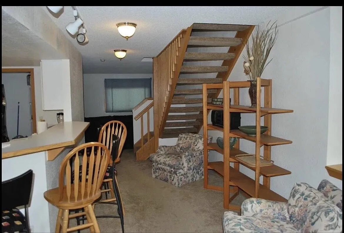 3 bed, 2.5 bath, 2300 sqft, $3,900 — Photo 3