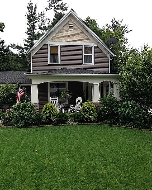 1st image of 214 Forest St