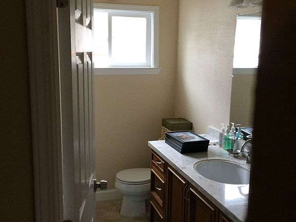 5th image of 647 Jasper St