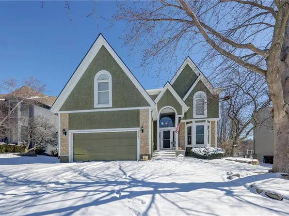 14121 Haskins St, Overland Park, KS 66221