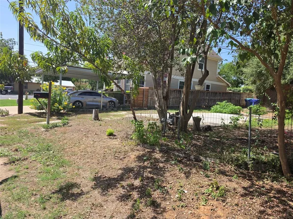102 E Alamo St, Elgin, TX 78621