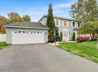 7 Hawk Ct, Howell, NJ 07731