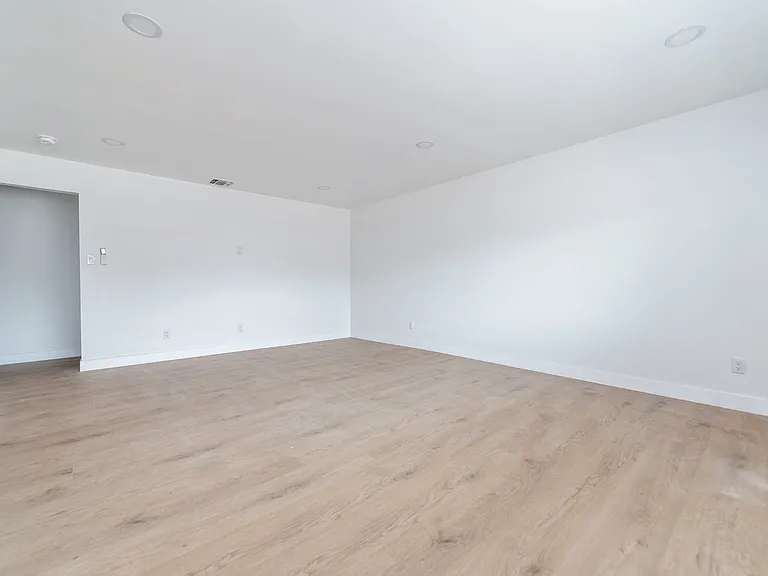 7539 Palmetto Ave #1 — Photo 6