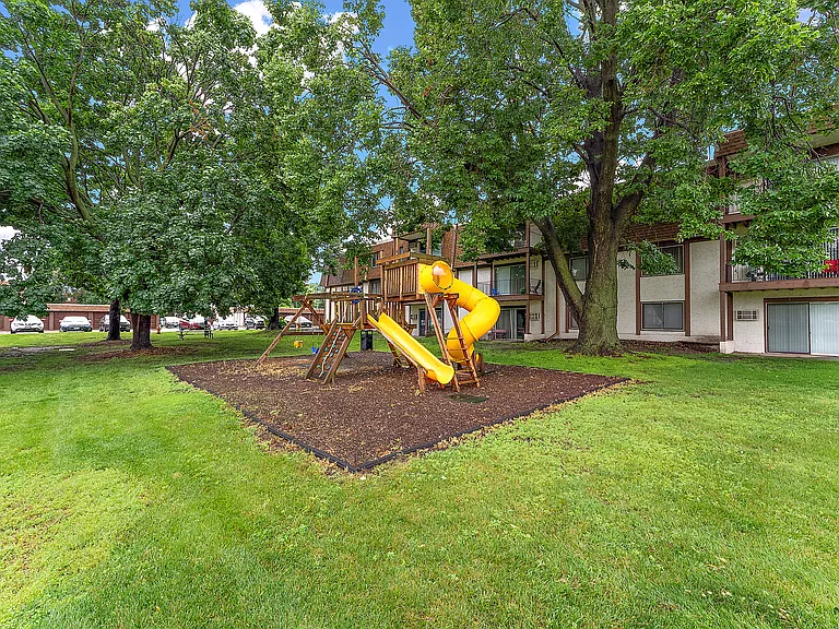 Lancaster Village Apartments — Photo 54