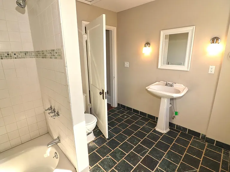914 Roanoke Blvd — Photo 9