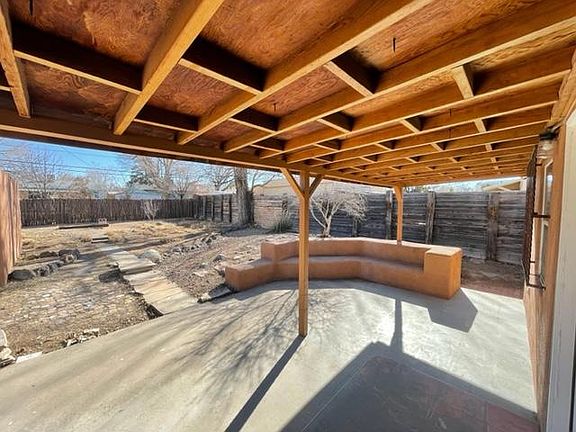 2nd image of 214 Carlisle Blvd NE
