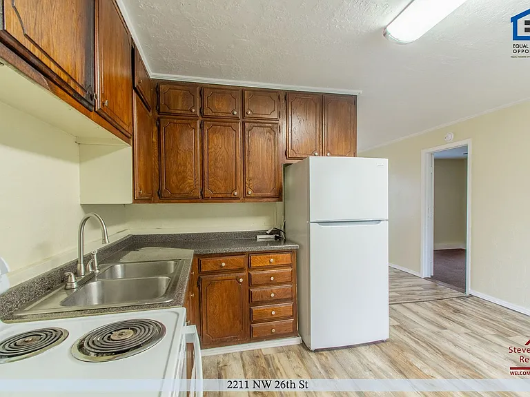 2211 NW 26th St — Photo 14