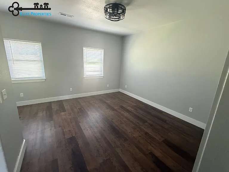 15196 Farm Road 1055 — Photo 2