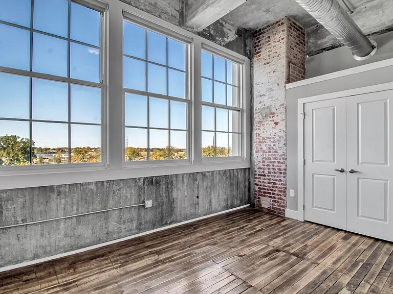 Crescendo Loft Apartments — Photo 38