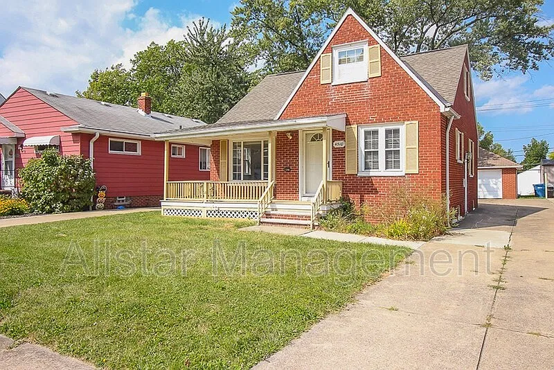 3 bed, 2.0 bath, 1272 sqft, $1,550 — Photo 2