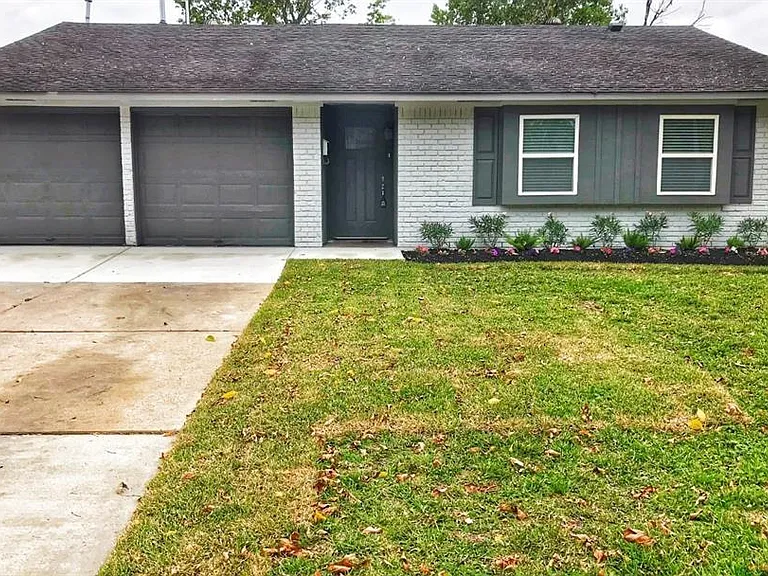 4002 Prudence Dr — Photo 1