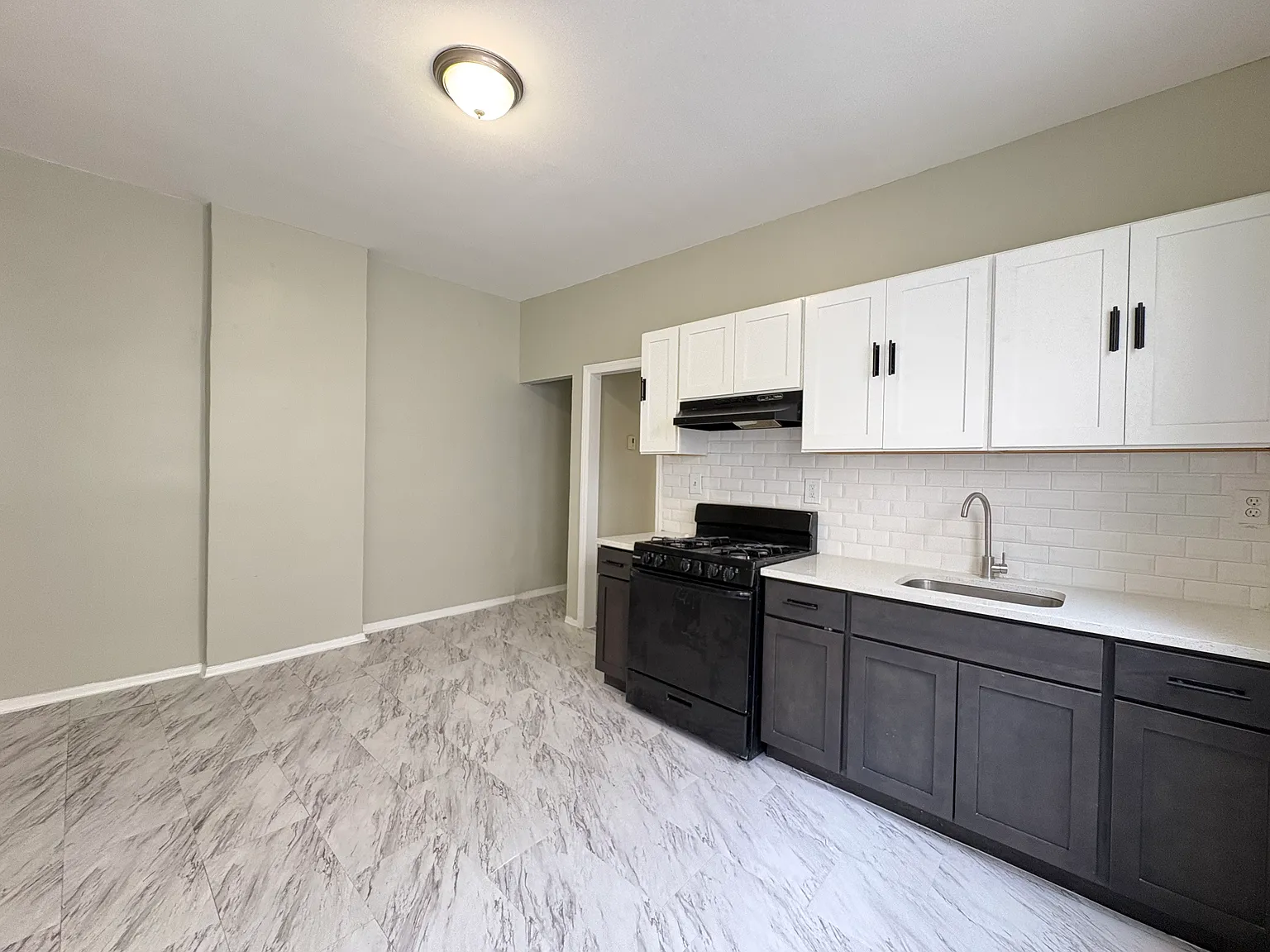 2 bed, 800 sqft, $1,800 — Photo 1