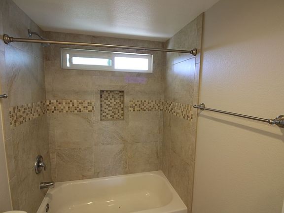 3rd image of 227 Avenida Lobeiro #D