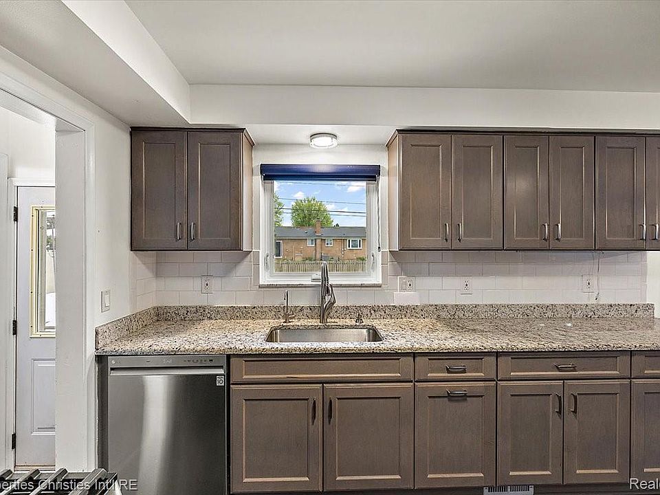 37674 Andrew Dr, photo 17