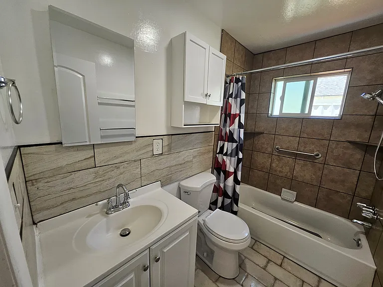 320 Locust Ave — Photo 19
