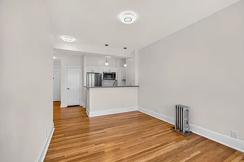 990 Bay Street (1114r) Photo 1