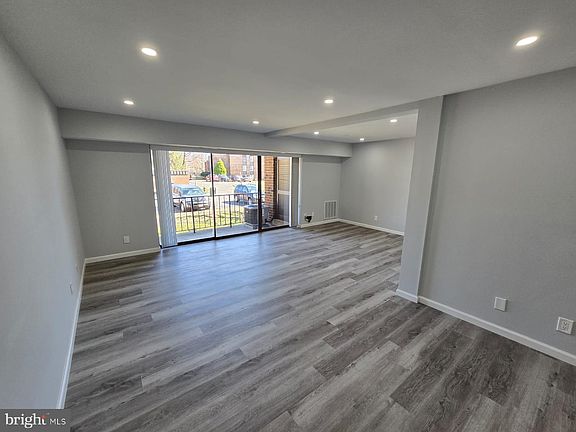 2nd image of 4404 Island Pl APT 201
