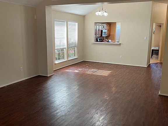 3rd image of 408 Shadow Grass Ave
