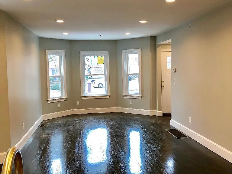93 Grant St — Photo 1