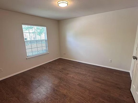 4th image of 1705 Honey Creek Ln