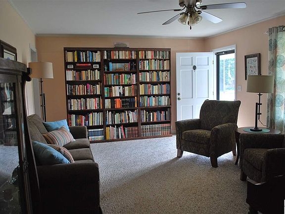 4th image of 705 Hillside Dr