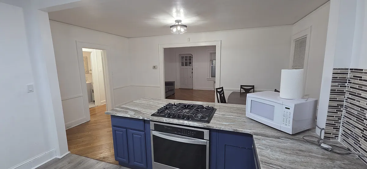 Building Photo - 85 Underwood St #2