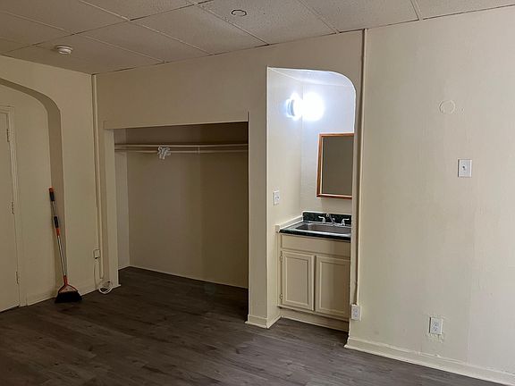 2nd image of 627B S Normandie Ave #2OB