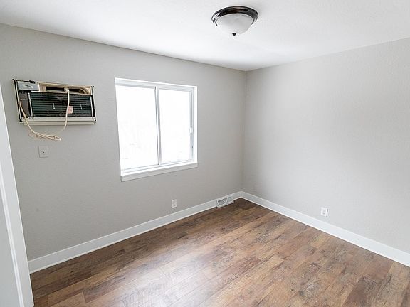 5th image of 75 Hyacinth St SW #75