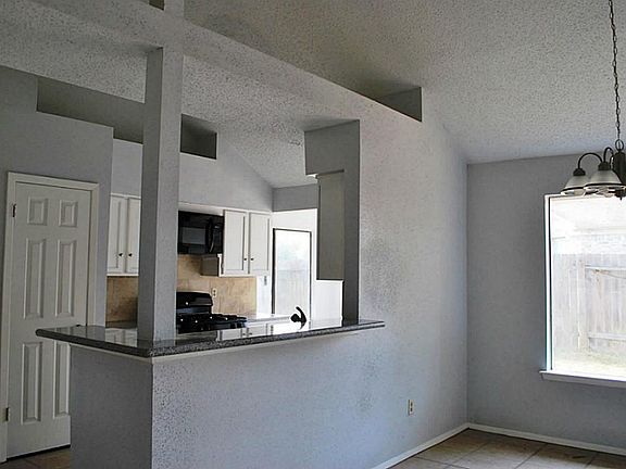 4th image of 2303 Goodwin Dr