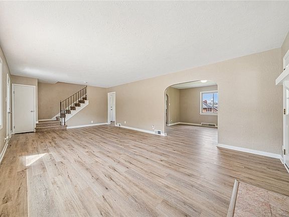 5th image of 246 Hudson Ave