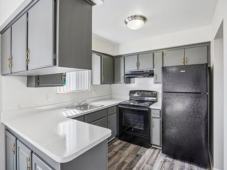 Rivercrest Apartments — Photo 91