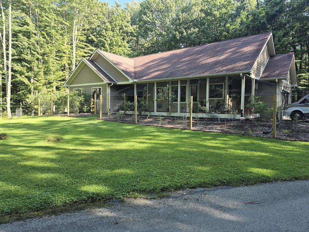 464 Maple Ave - Property Image