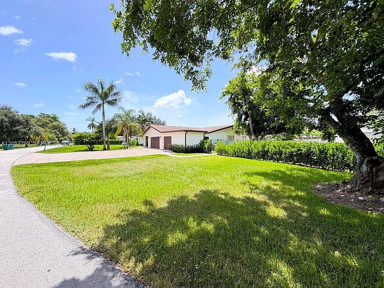 10950 SW 40th Ct — Photo 6