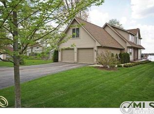 10686 Bob White Beach Blvd, Whitmore Lake, MI 48189