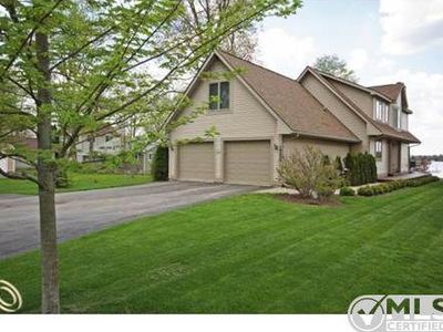 10686 Bob White Beach Blvd, Whitmore Lake, MI, 48189