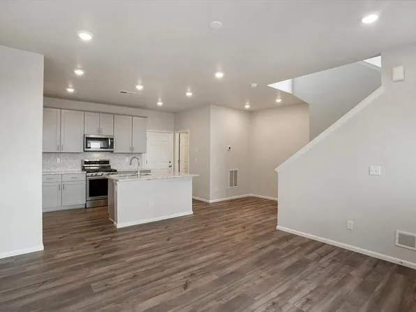 6357 Netherland Ct, Aurora, CO 80019