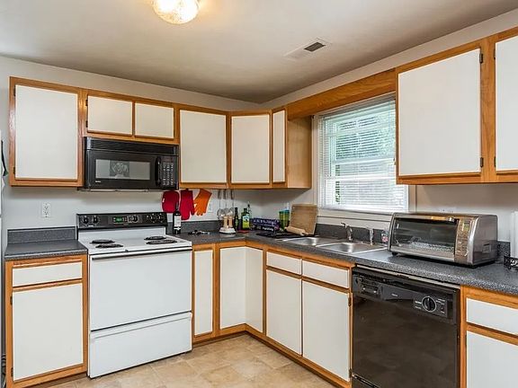 3rd image of 1209 Old Windmill Cir #C
