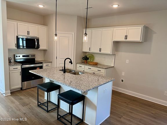 4th image of 357 Bluejay Street