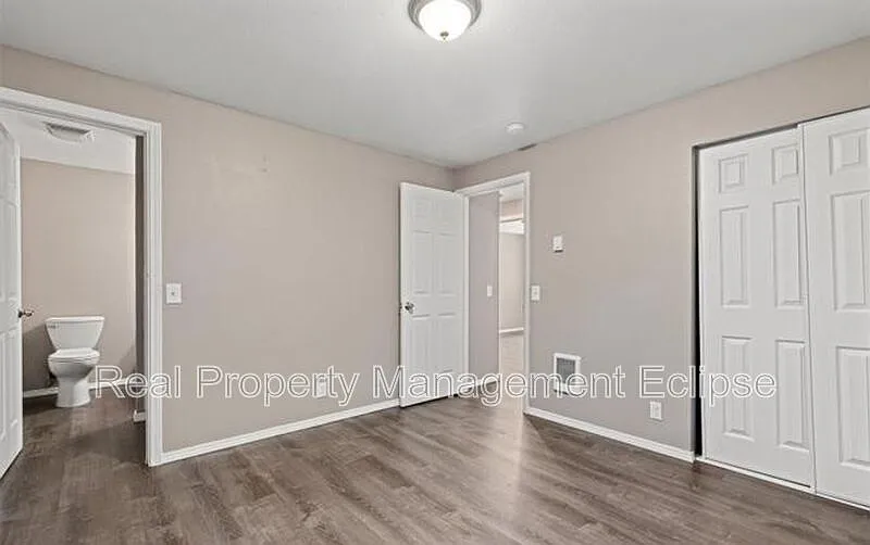 3 bed, 2.0 bath, 1014 sqft, $2,149 — Photo 1