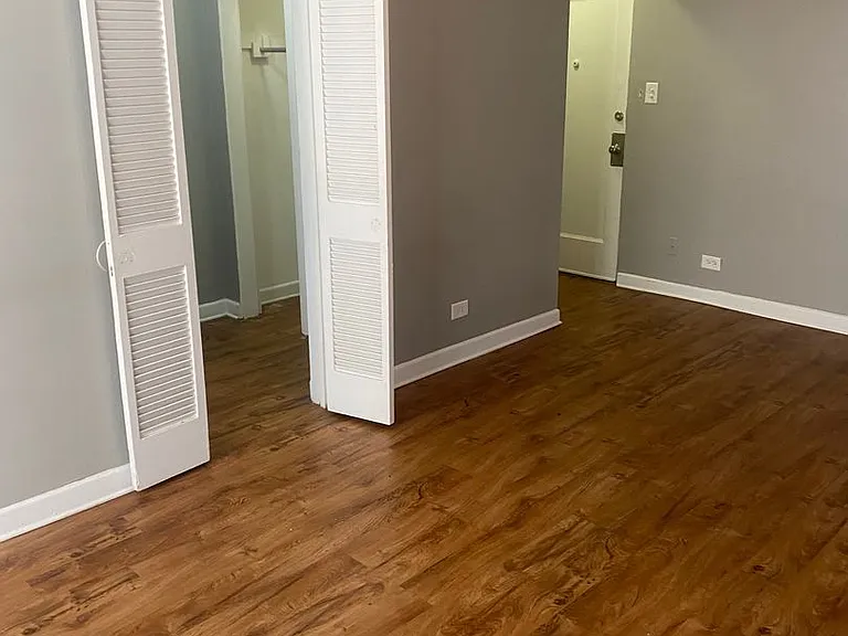 Stunning Large One Bedroom, Lake View, Elevator Building — Photo 30
